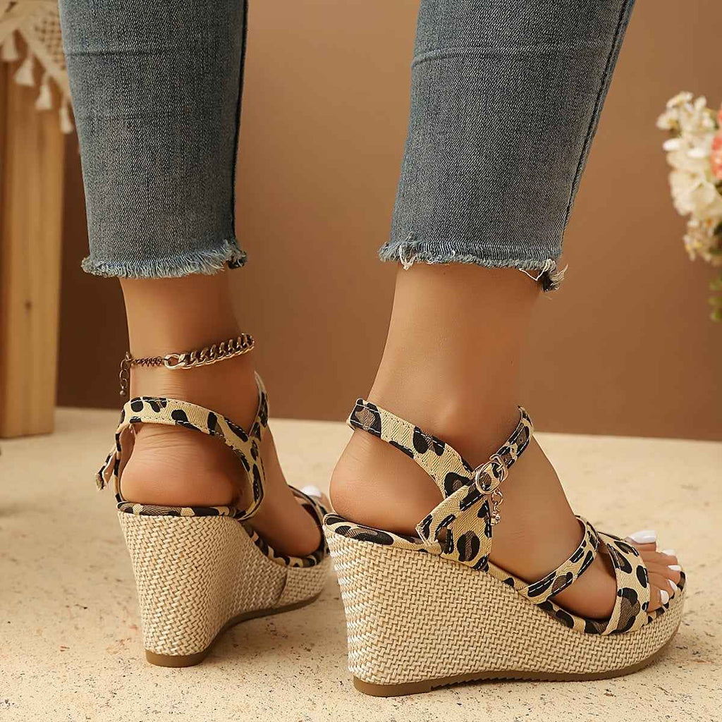 Chic Wedge Sandals Versatile Buckle Strap for Commuting
