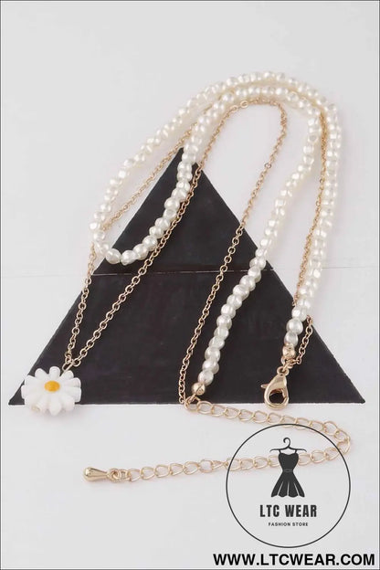Daisy Flower Pendant Necklace