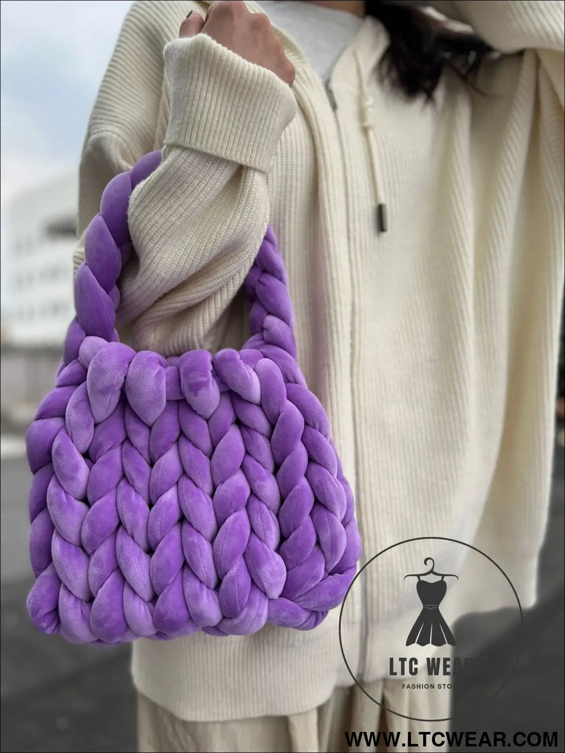 Diy hand woven crystal velvet core spun yarn woven hand-held mailman bag - dark violet / width 28x height 20x handle