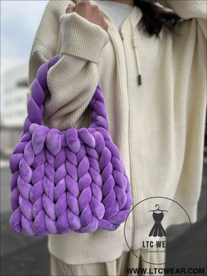 Diy hand woven crystal velvet core spun yarn woven hand-held mailman bag - dark violet / width 28x height 20x handle