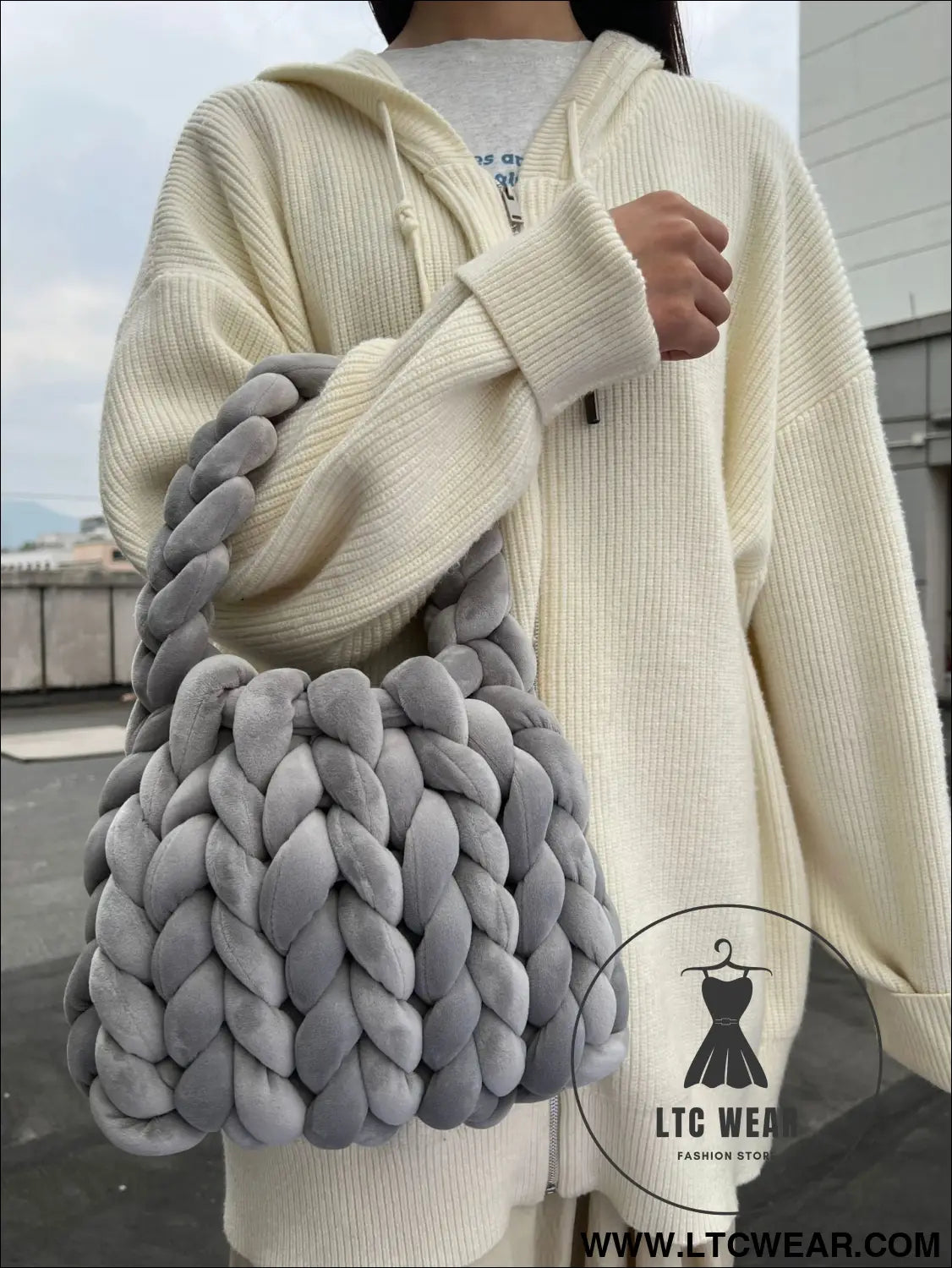 Diy hand woven crystal velvet core spun yarn woven hand-held mailman bag - deep space gray / width 28x height 20x