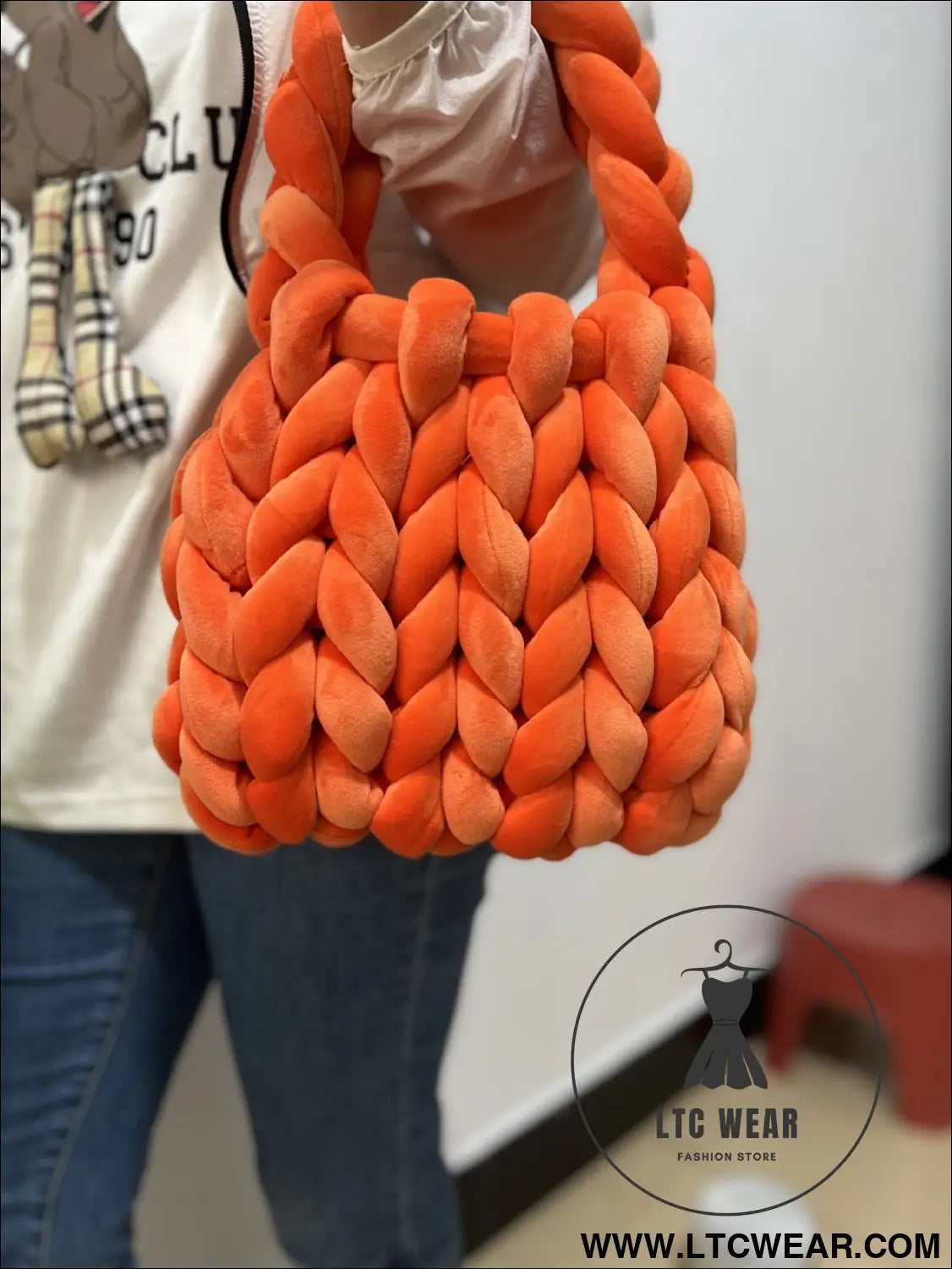 Diy hand woven crystal velvet core spun yarn woven hand-held mailman bag - orange yellow / width 28x height 20x handle