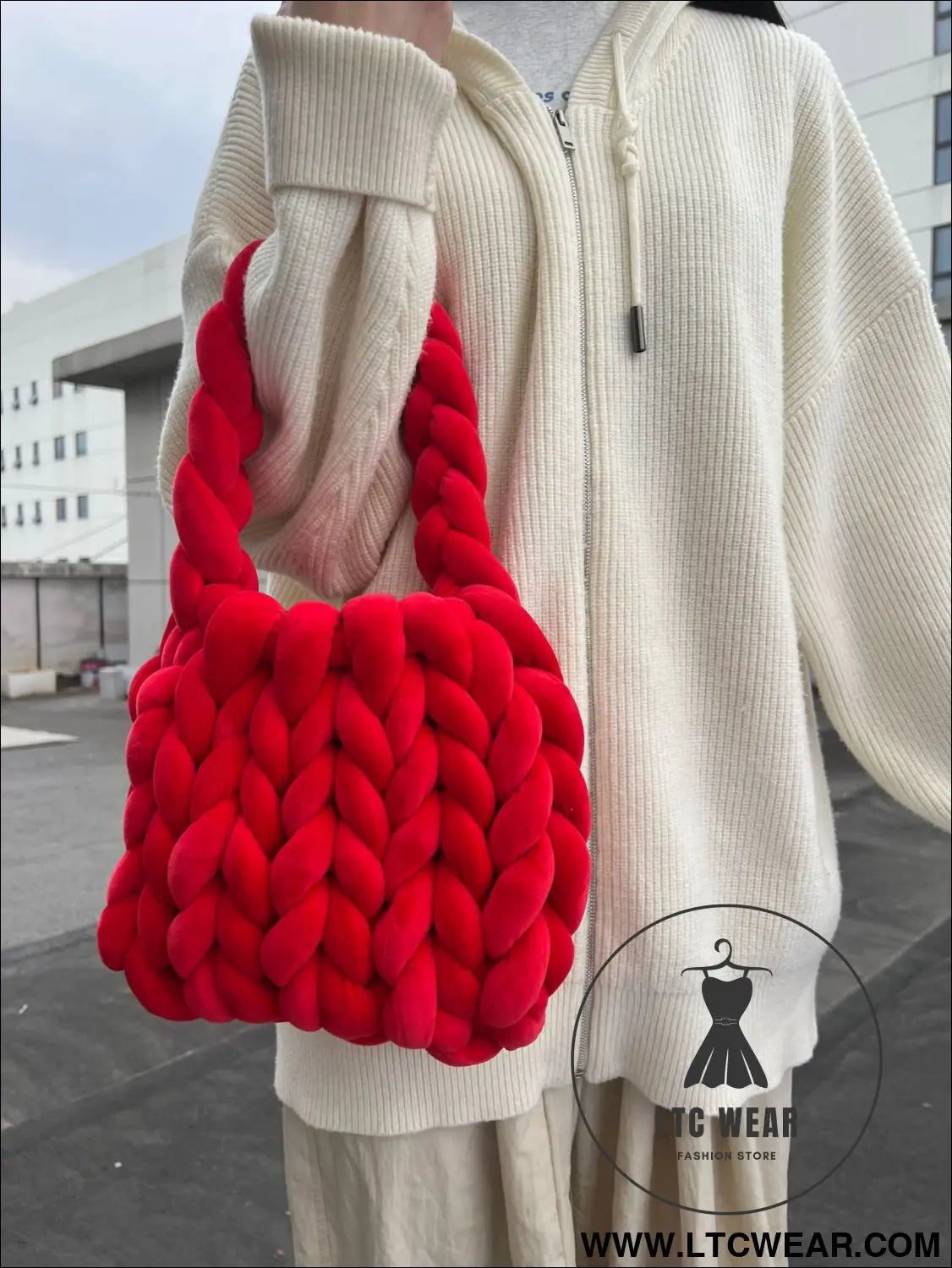 Diy hand woven crystal velvet core spun yarn woven hand-held mailman bag - red / width 28x height 20x handle height 20cm