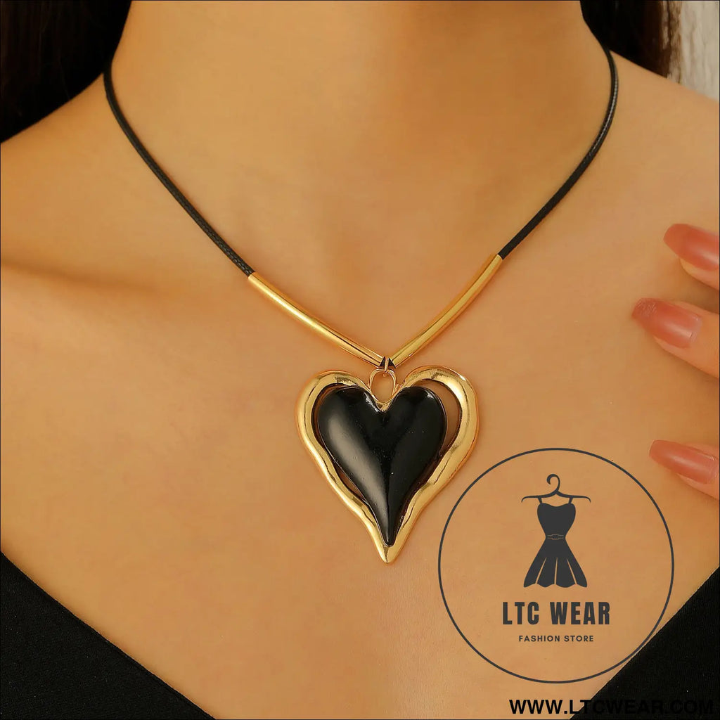 Exaggerated large heart necklace sweet and spicy lolita style pendant clavicle chain for women - black