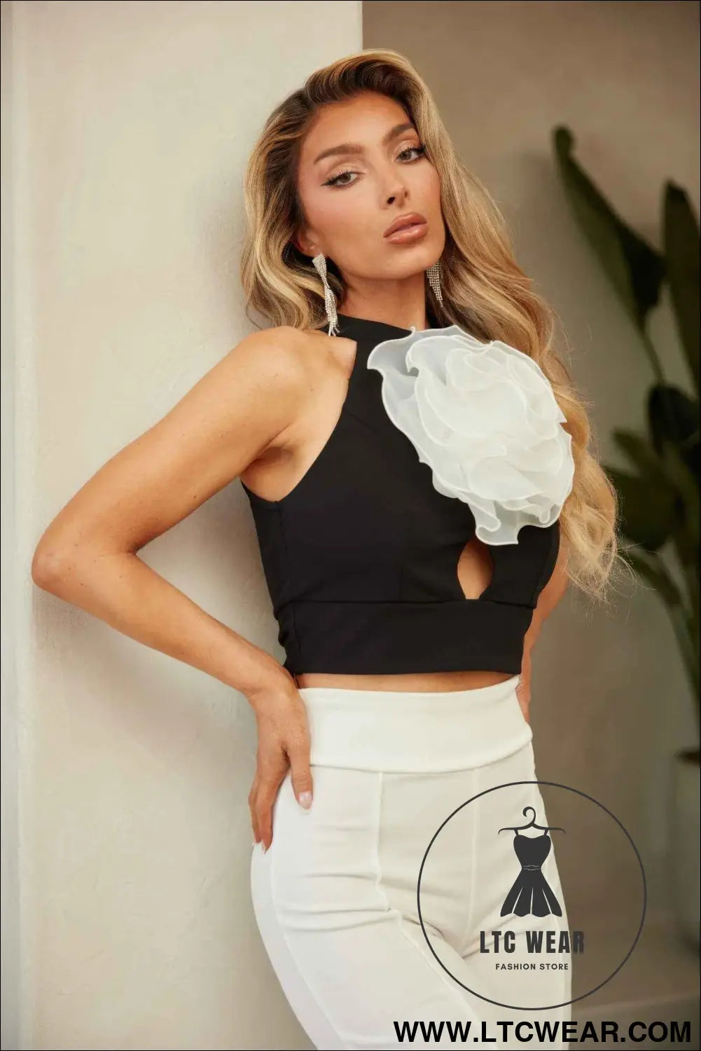 Flower Detailed Fashion Crop Top