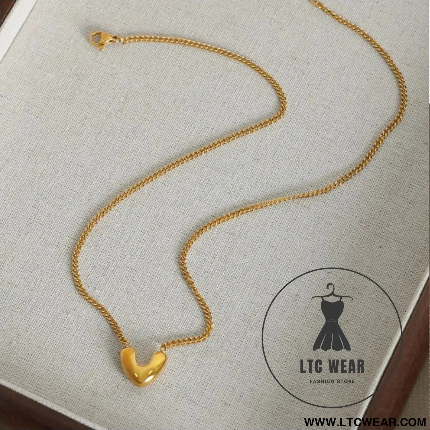 Gold-plated heart pendant necklace - gold / one size