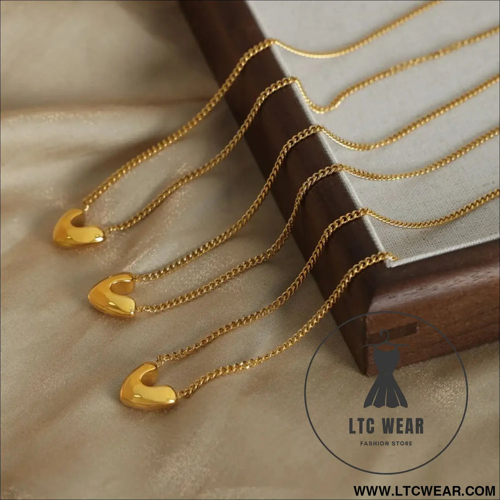 Gold-plated heart pendant necklace - gold / one size