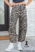 Gray zebra stripe printed wide leg barrel jeans - gray / 10 / 56.7% polyester + 40.9% cotton + 2.4% elastane - jeans