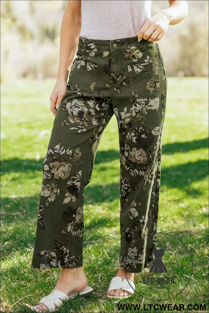 Green vintage floral print square patch pocket raw hem shift jeans - jeans