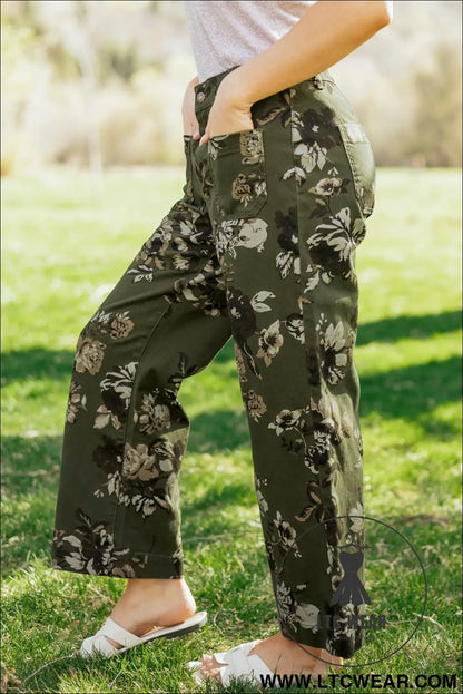 Green vintage floral print square patch pocket raw hem shift jeans - jeans