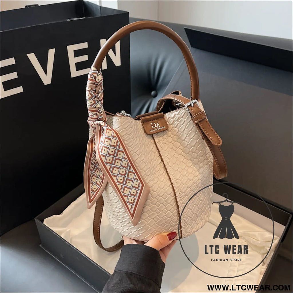 Handbag shoulder bag woven bucket bag