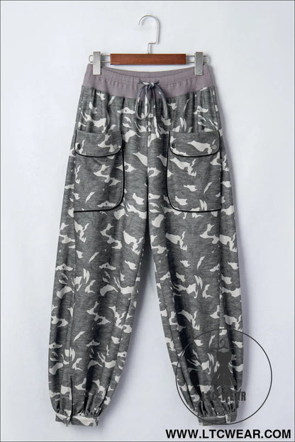 Khaki drawstring contrast waistband camouflage cargo barrel pants - pants & culotte
