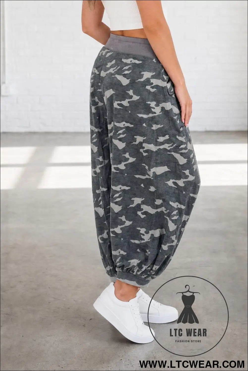 Khaki drawstring contrast waistband camouflage cargo barrel pants - pants & culotte