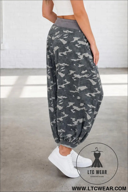 Khaki drawstring contrast waistband camouflage cargo barrel pants - pants & culotte