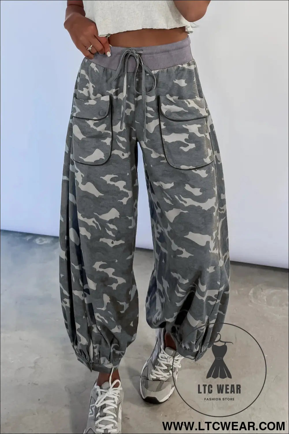 Khaki drawstring contrast waistband camouflage cargo barrel pants - pants & culotte