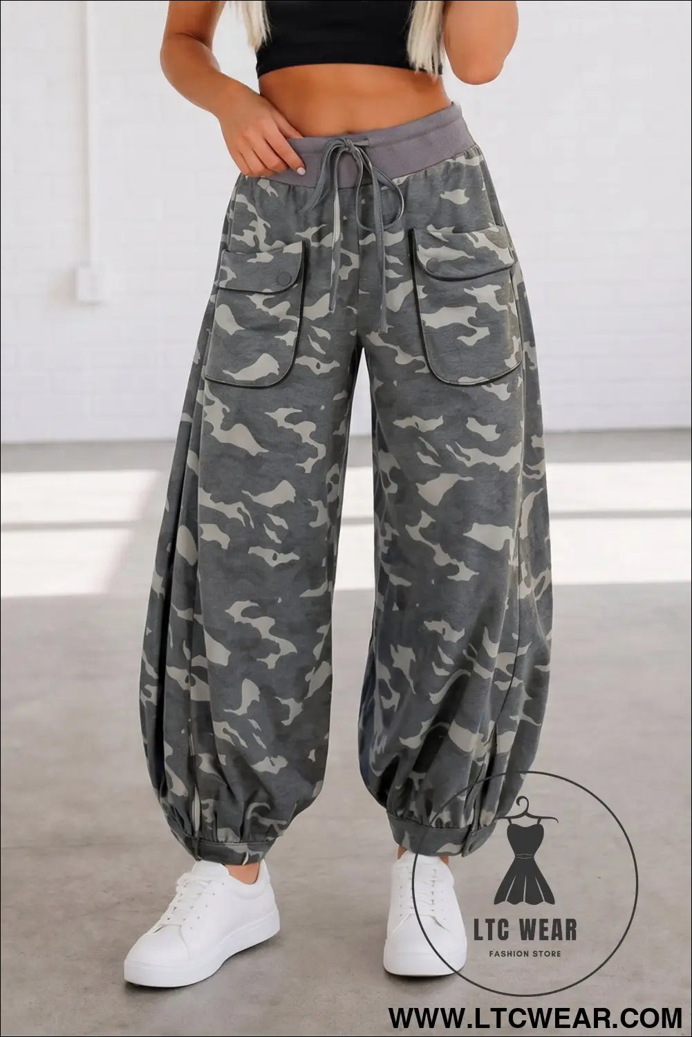 Khaki drawstring contrast waistband camouflage cargo barrel pants - multicolour / l / 95% polyester + 5% elastane