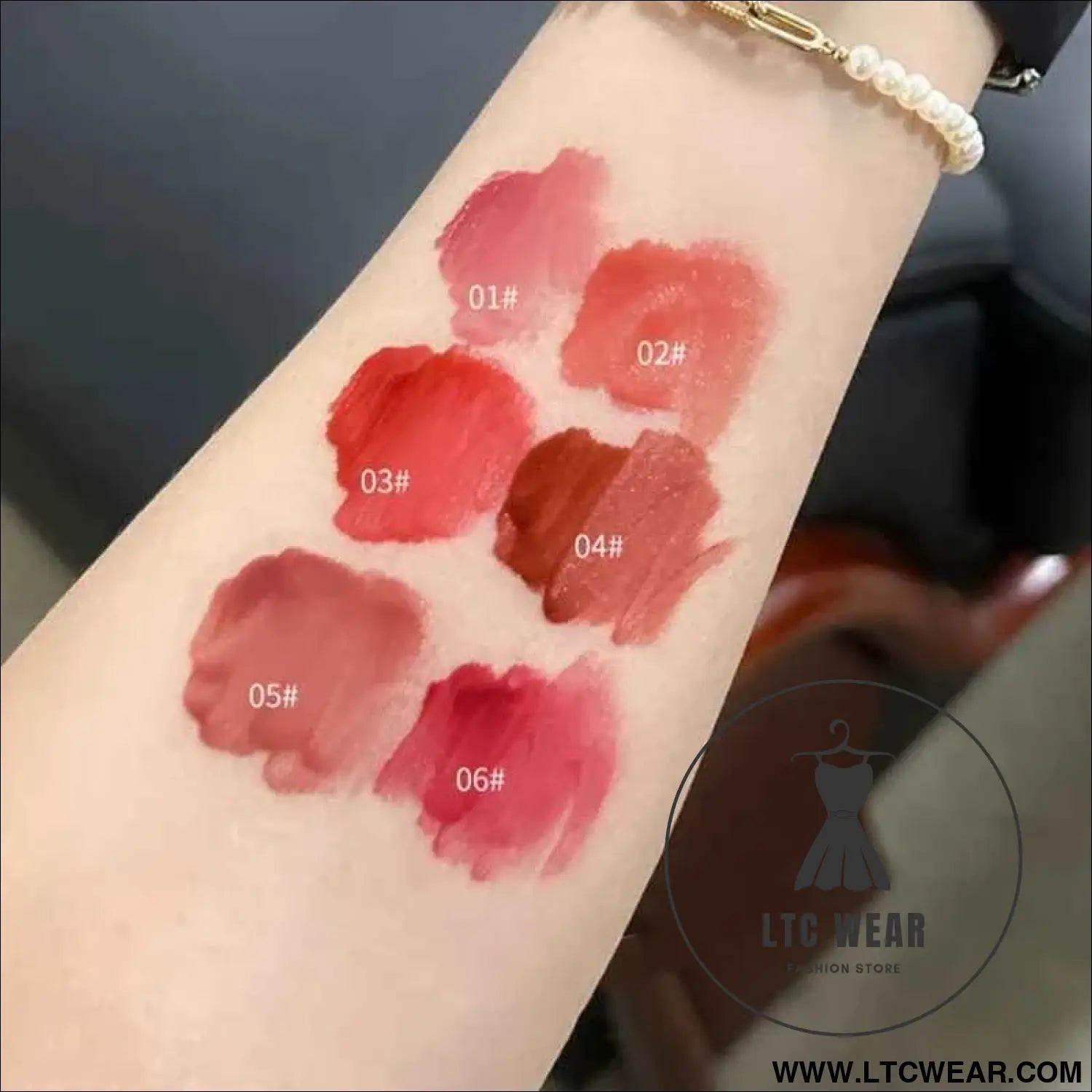 Light Glass-Like Lip Lacquer - Smudge-Proof & Skin-Brightening
