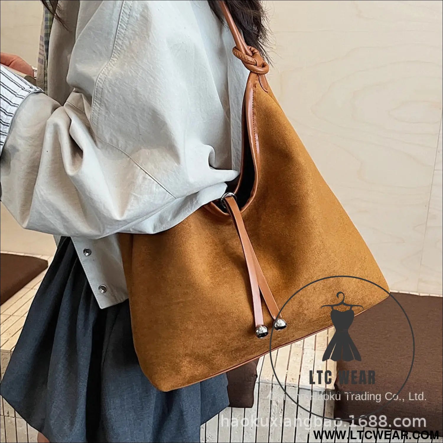 Matte retro women’s large capacity shoulder bag casual everyday tote with premium texture