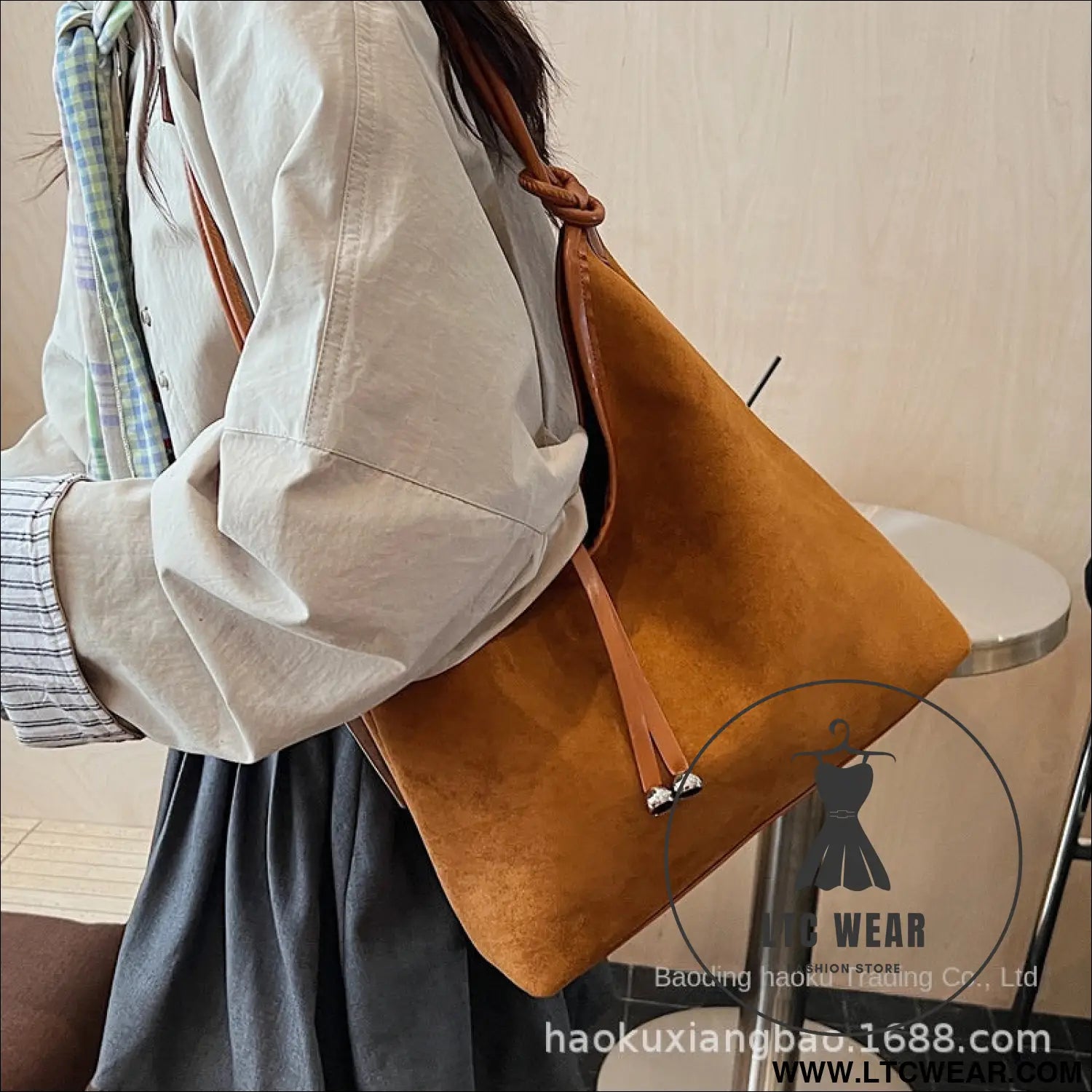 Matte retro women’s large capacity shoulder bag casual everyday tote with premium texture