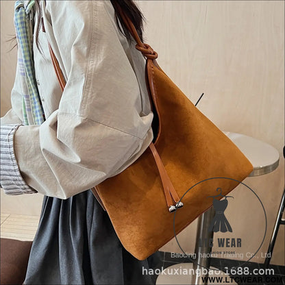 Matte retro women’s large capacity shoulder bag casual everyday tote with premium texture