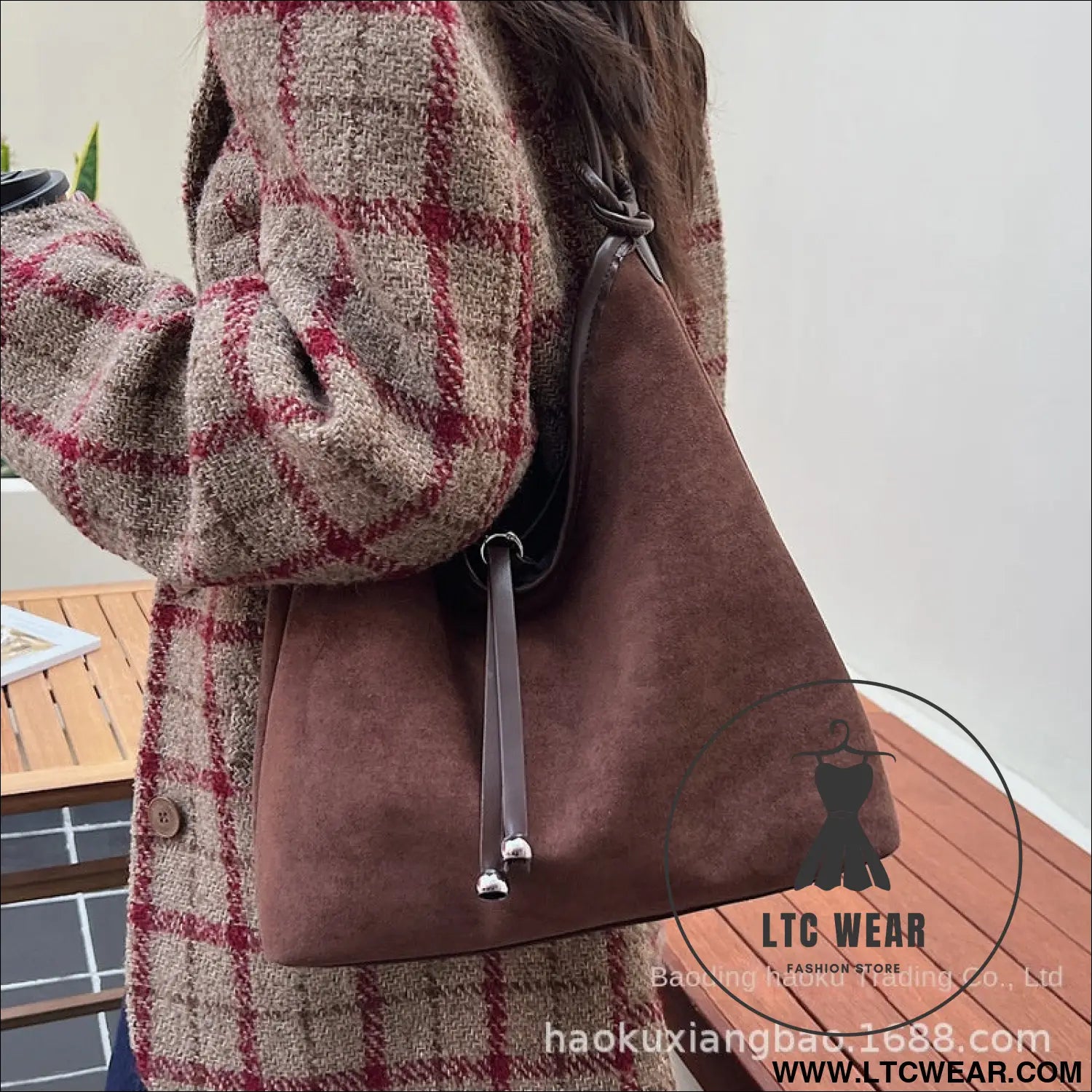 Matte retro women’s large capacity shoulder bag casual everyday tote with premium texture