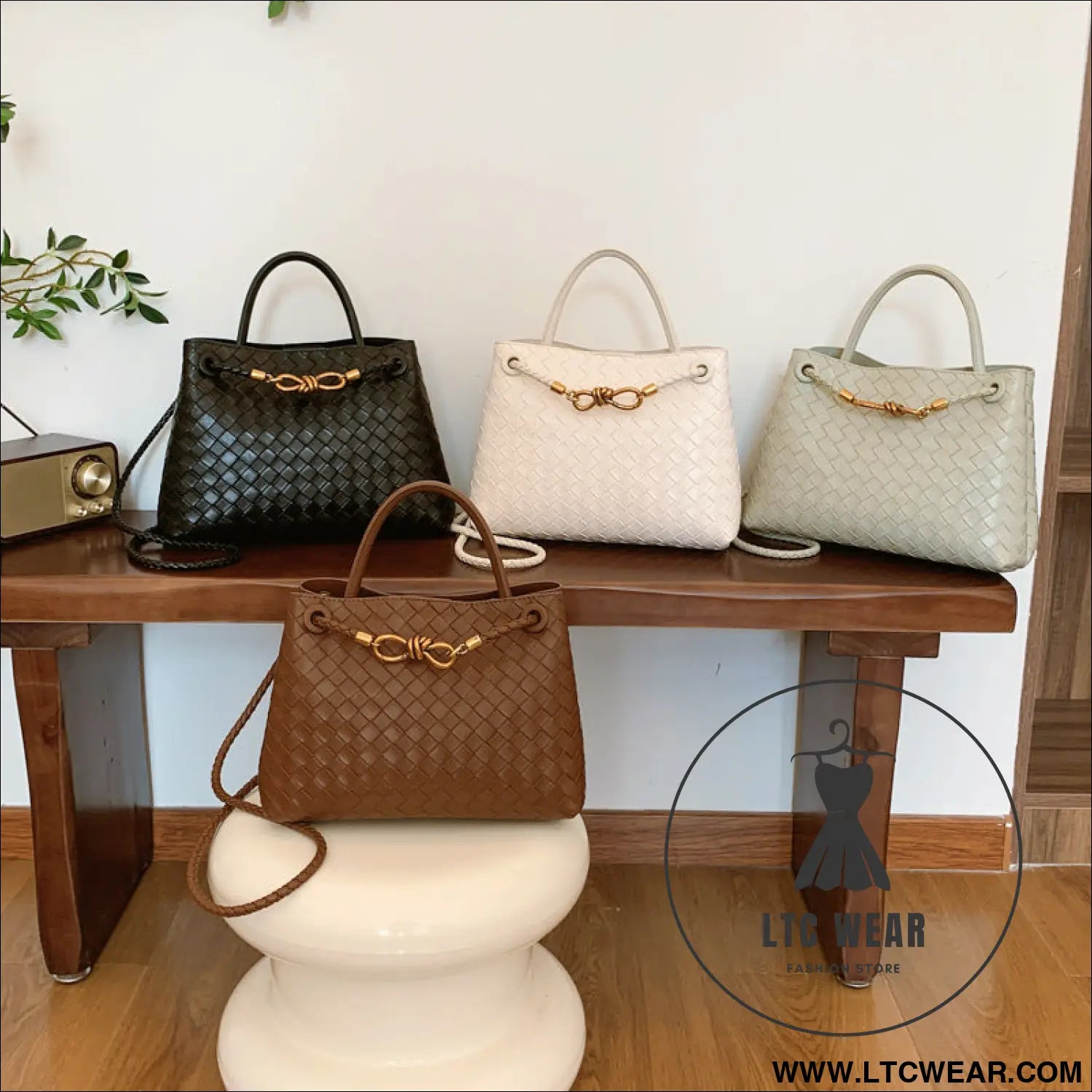 Metal rope buckle woven shoulder bag fashionable versatile retro commuter bag for women.