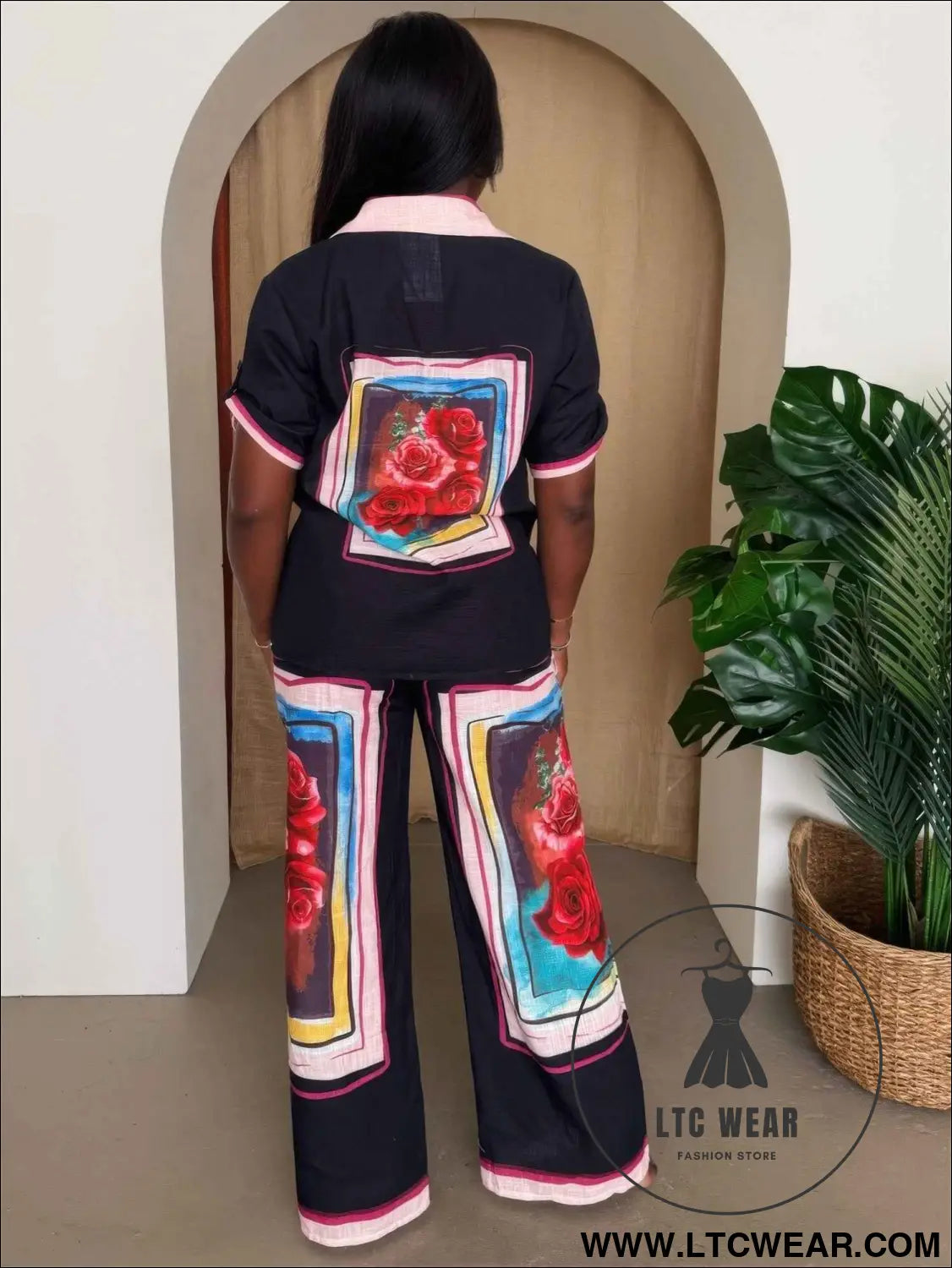 Midnight Bloom Framed Resort Set