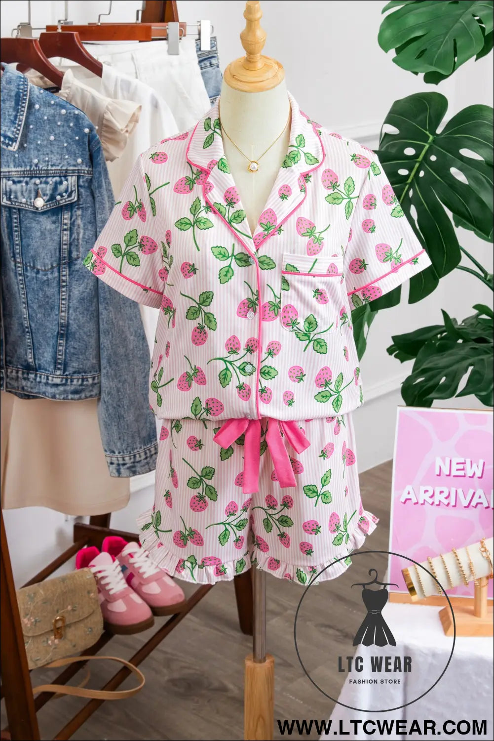 Pink striped strawberry print lapel shirt drawstring shorts 2pcs pajama set - sleepwear