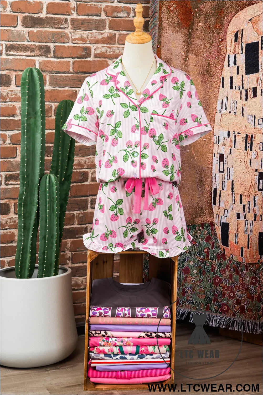 Pink striped strawberry print lapel shirt drawstring shorts 2pcs pajama set - sleepwear
