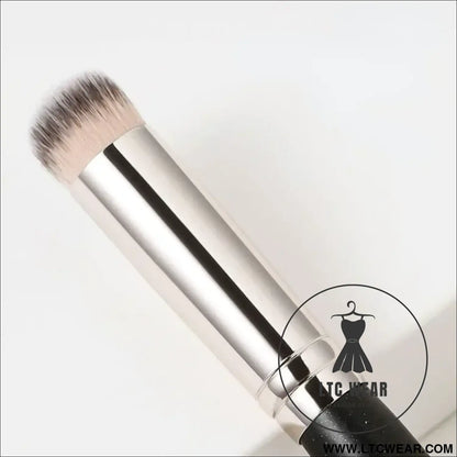 Professional Contour & Blusher Brush for Perfect Coverage - L.T.C Wear Online Fashion Store