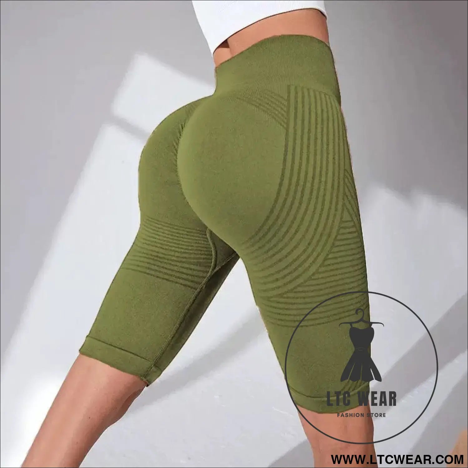 Seamless butt-lifting fitness pants with tummy control and high waist peach bottom yoga shorts - green / s
