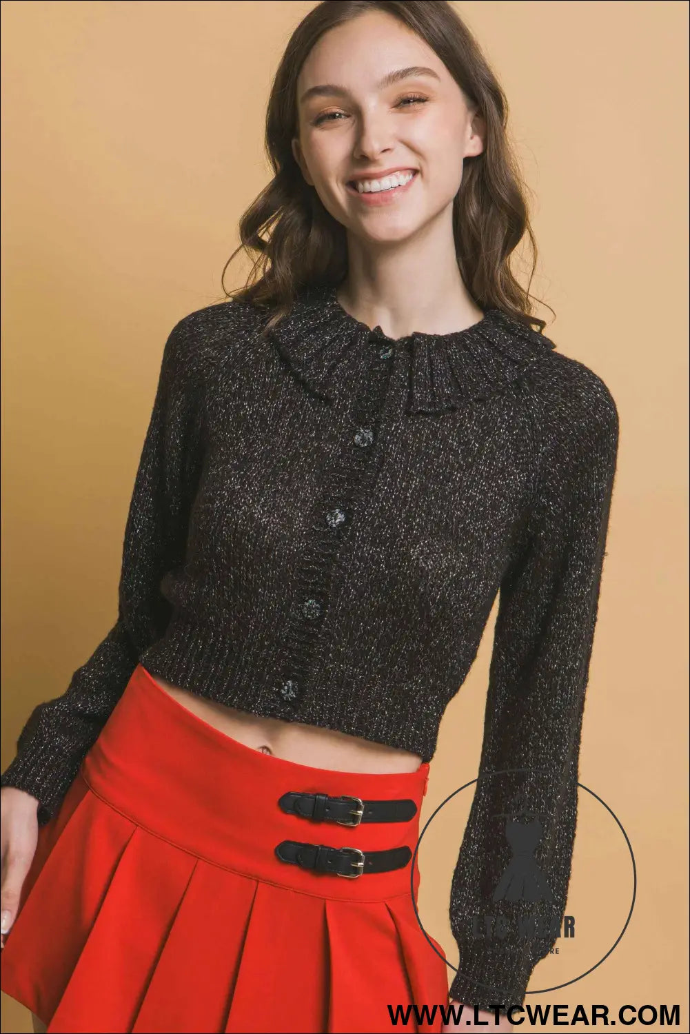 Short collard sweater
