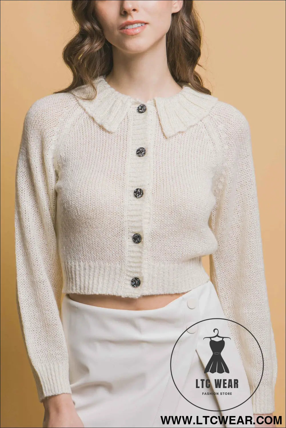 Short collard sweater