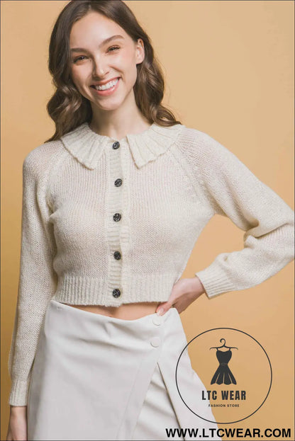 Short collard sweater