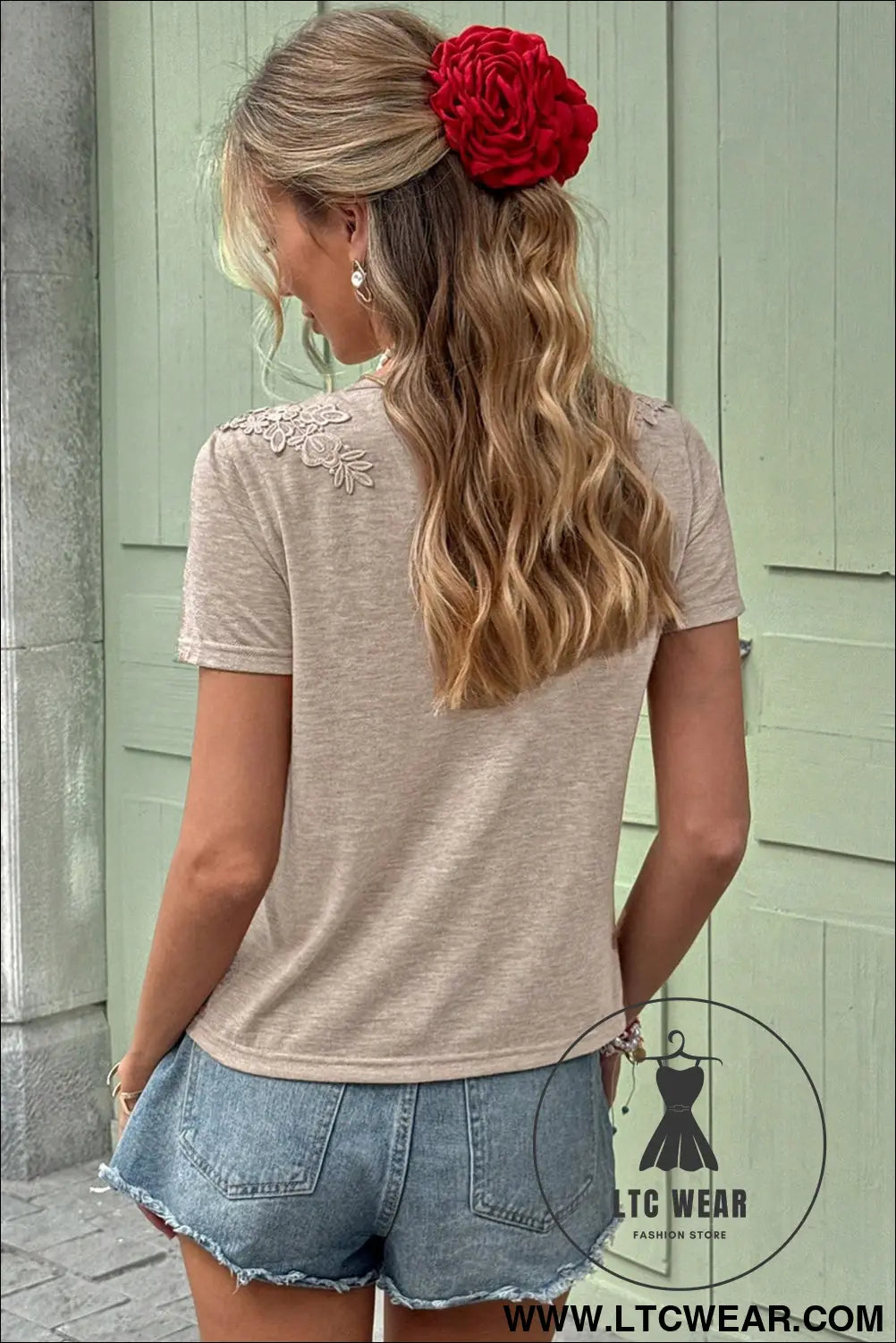 Smoke gray solid color lace patched detail round neck tee - tops & tees
