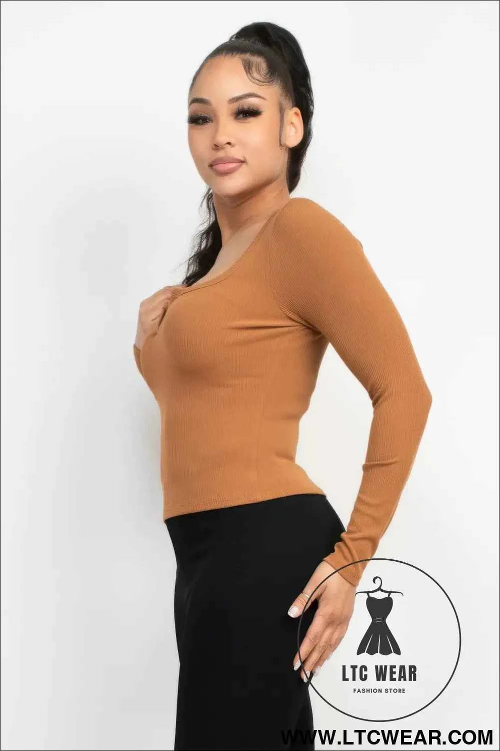 Solid V-collared Neck Top