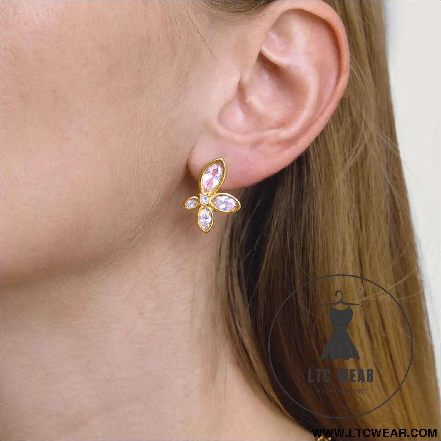 White Flower Zircon Stud Earrings
