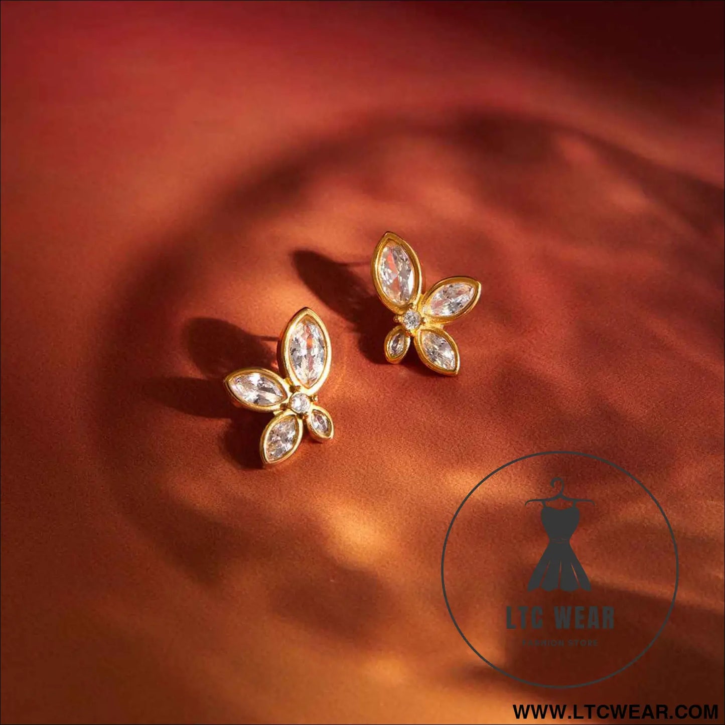 White Flower Zircon Stud Earrings