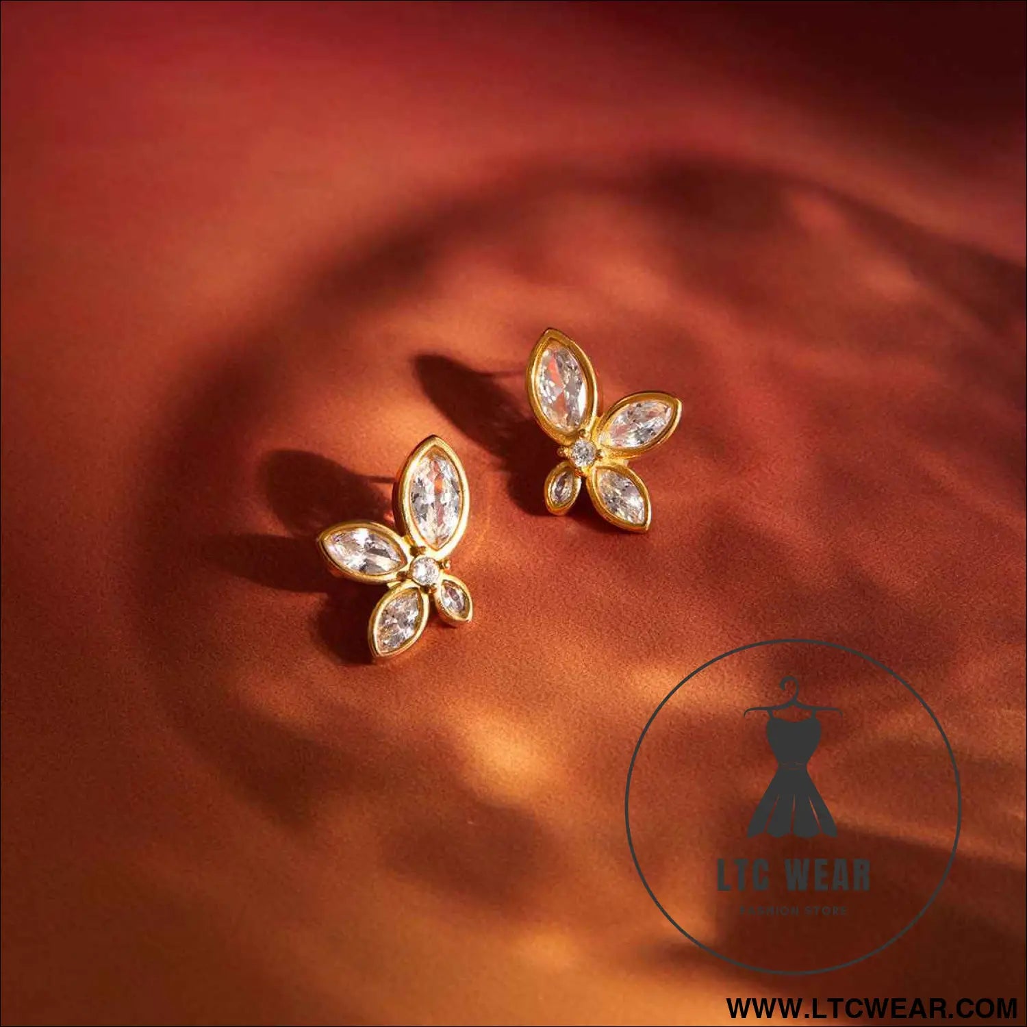 White Flower Zircon Stud Earrings