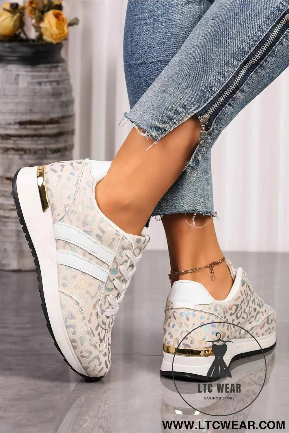 White Leopard Print Lace-Up Low-Top Sneakers with Rubber Sole
