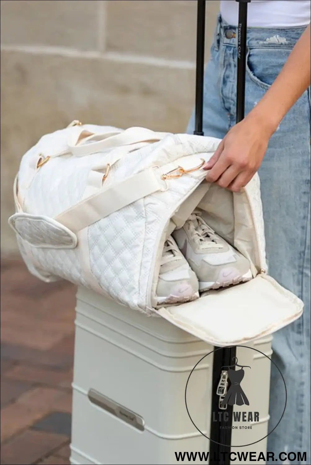White plaid textured large capacity travel duffle bag - white / one size / 95% pu + 5% alloy - shoulder bags